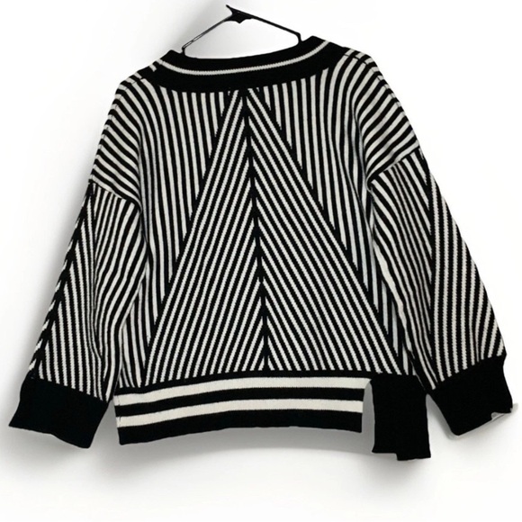 Moon River Sweater V Neck Knit Black & White Striped Cabin-core Minimalist Sz M - Picture 2 of 9